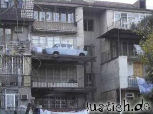 Auto auf dem Balkon Auto auf dem Balkon