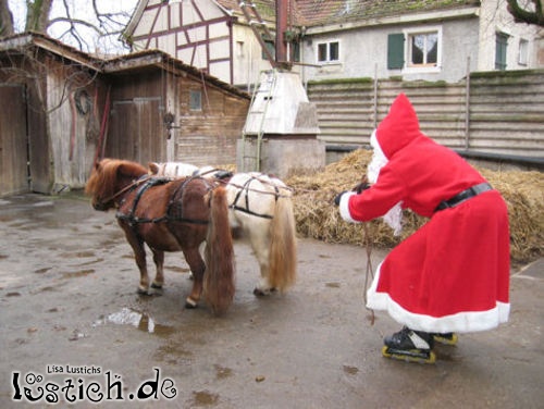 Was tut der Weihnachtsmann im Sommer? Was tut der Weihnachtsmann im Sommer?