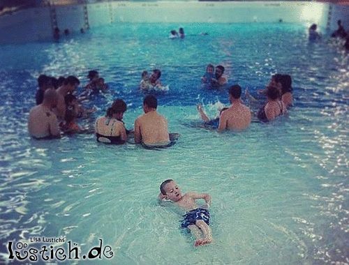 Im Pool chillen