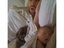 Hund und Mann und Baby